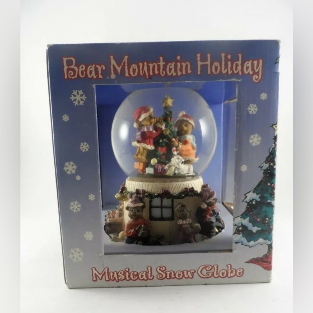 Bear Mountain Holiday Musical Snow Globe